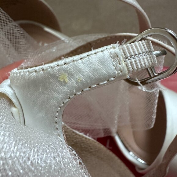 Kelly & Katie Nemira Sandal Bow Detail Ankle Wrap Strap White Satin Heels sz 6.5 - Picture 9 of 14